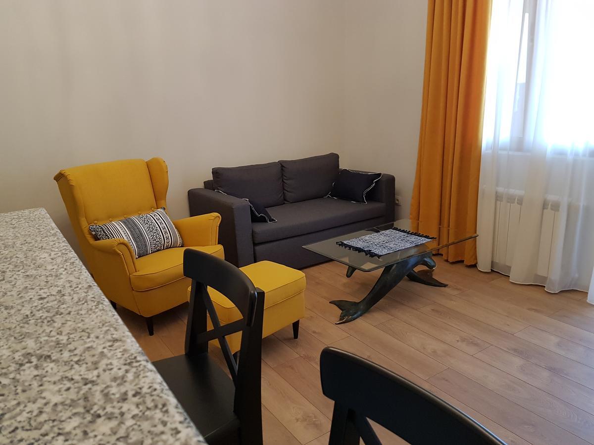 The Starry Night Apartment 巴统 外观 照片