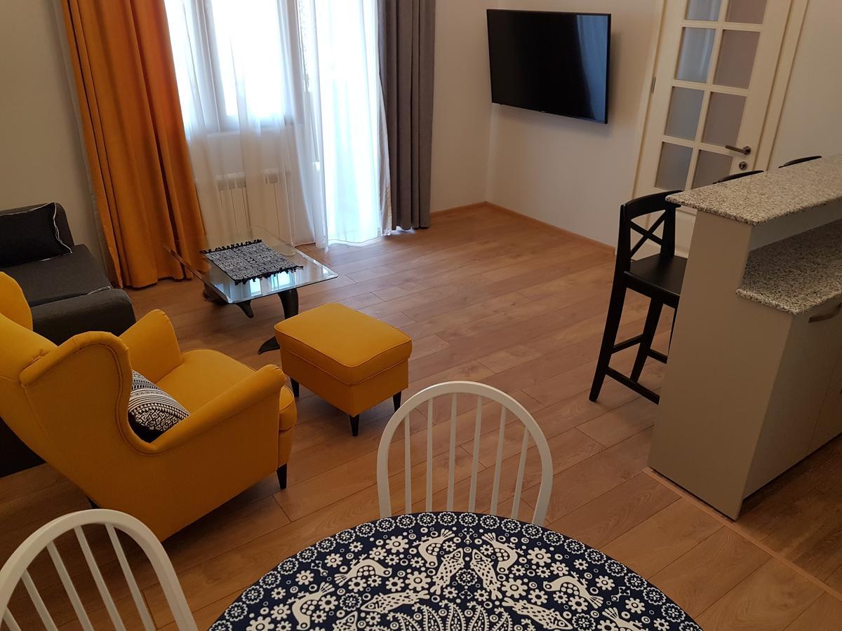 The Starry Night Apartment 巴统 外观 照片